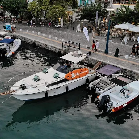 Our Cruises Båthotell Skopelos stad