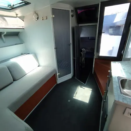 Our Cruises Båthotell Skopelos stad