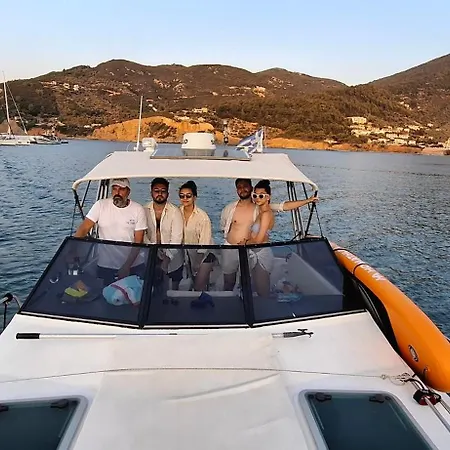 Our Cruises Båthotell *