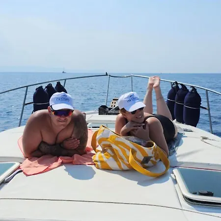 Our Cruises Skopelos stad