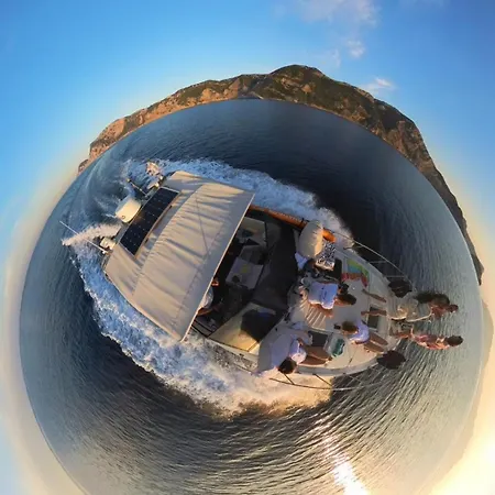 Our Cruises Båthotell *